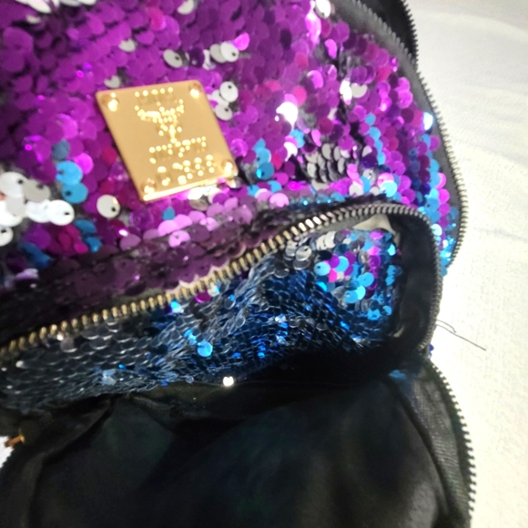 BAG Girls - Picture 3 of 5